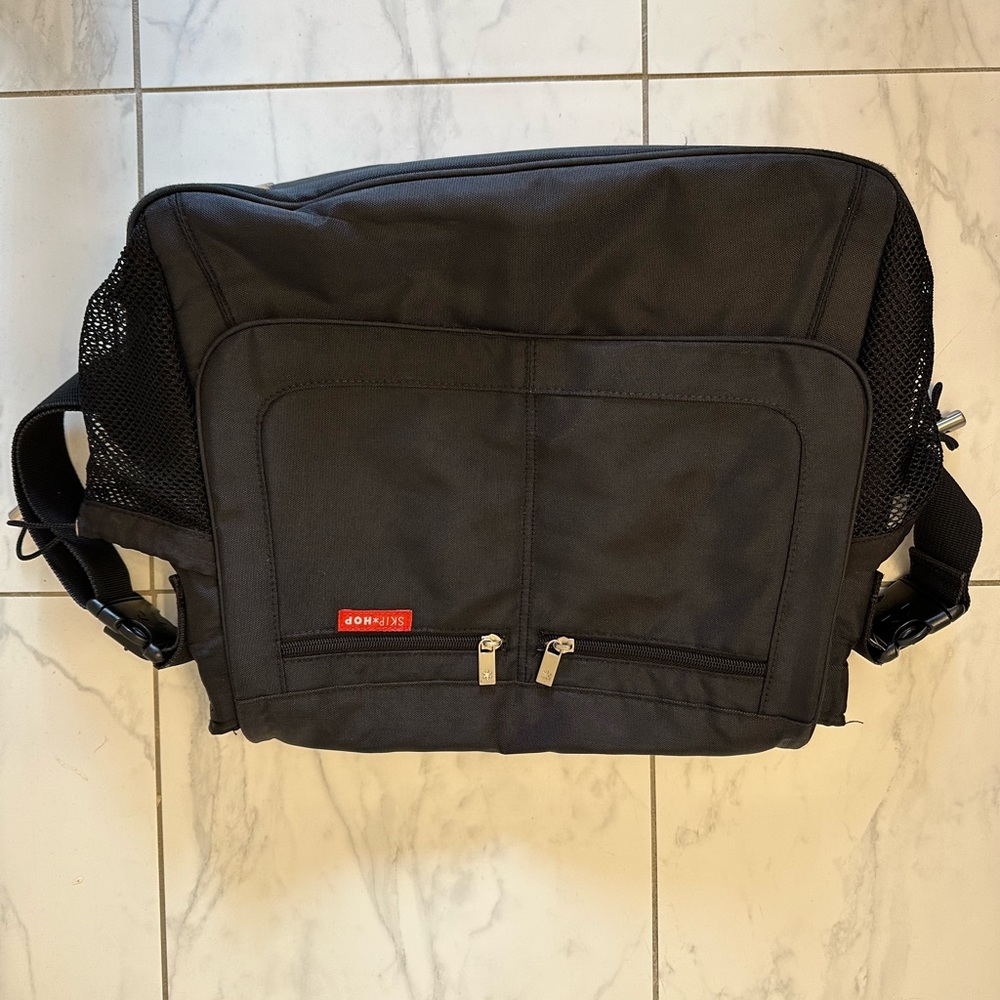 Skip Hop Via Messenger Diaper Bag - Black